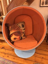 Vintage Retro style egg/pod fibreglass swivel chair