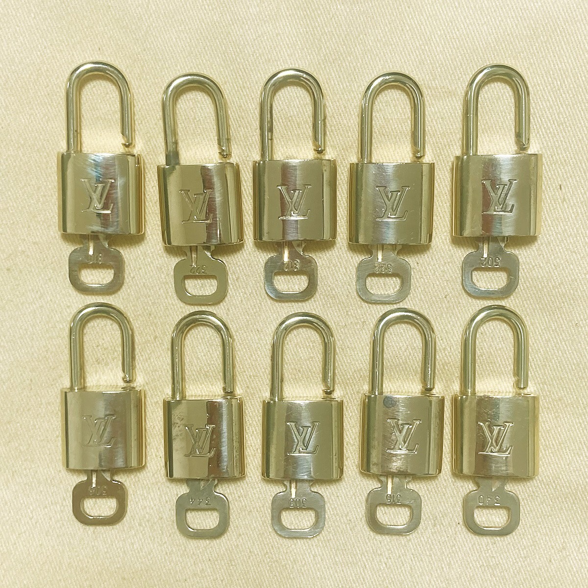 その他 m.m LOUIS VUITTON LV 10 SET PADLOCK KEY BAG CHARM CADENA GOLD PLATED