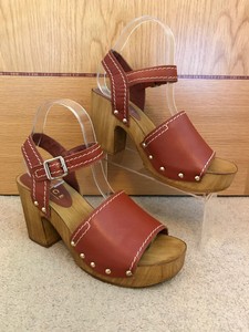 tan wooden heel sandals
