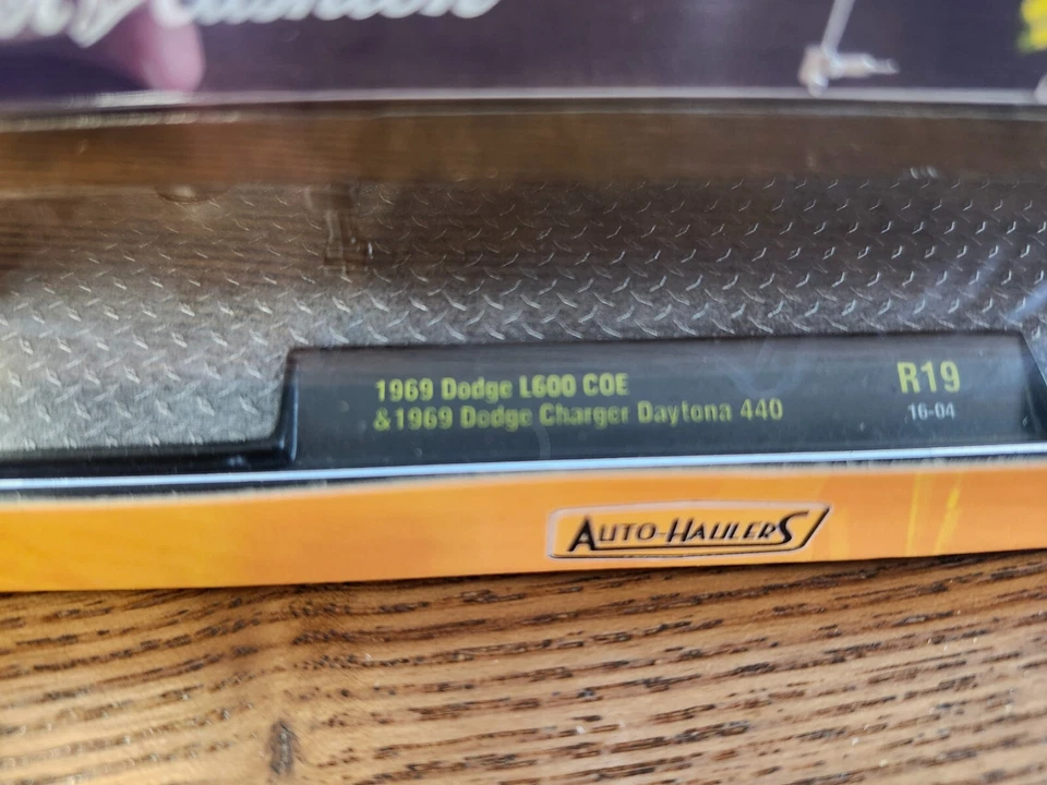 M2 Machines Auto Haulers 1969 Dodge Charger Daytona 440 R19 #16-04 - Image 4 of 4