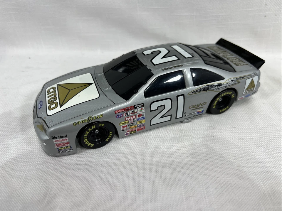 Star Trek Primer Contacto 1996 NASCAR Waltrip Diecast Stock Car Nuevo Foto 2 de 4