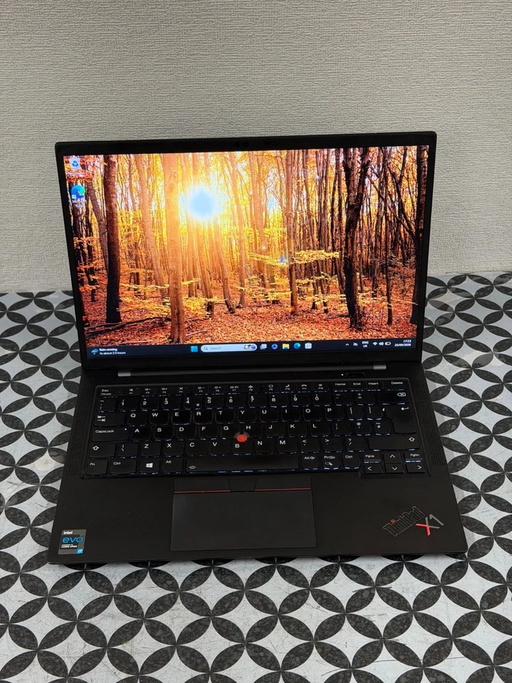 Lenovo ThinkPad X1 Carbon G9 · i7-1185G7 · 16GB · 256GB, photo 2 of 5