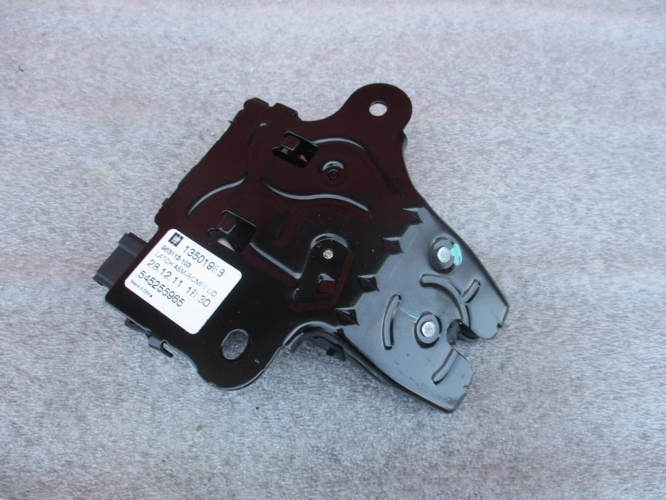 Chevrolet Camaro 2016-2022 tapa de equipaje pestillo maletero OEM Foto 4 de 4