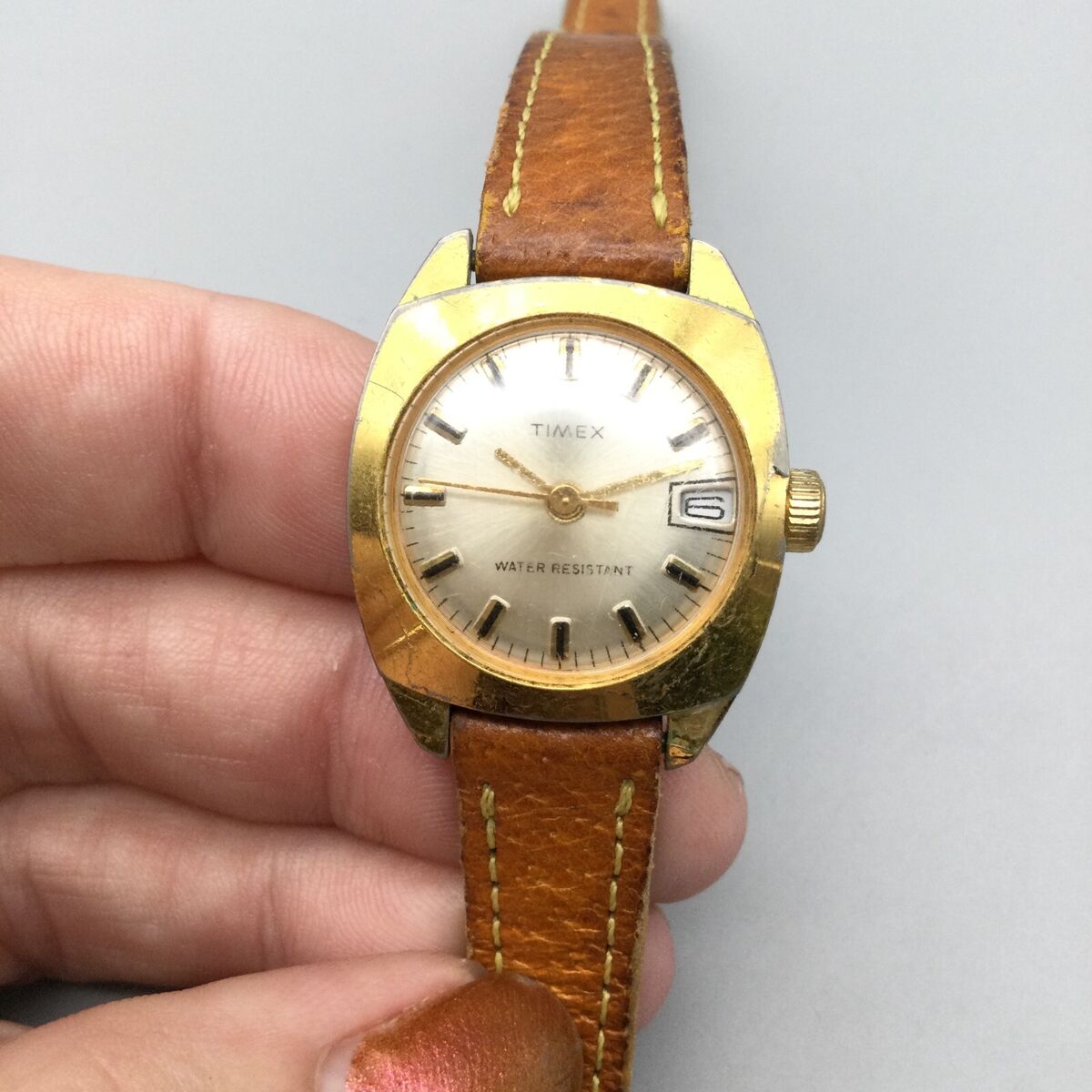 Vintage Timex Watch Women 25mm Gold Tone Date Leather Band Vintage Timex Watch Women 25mm Gold Tone Date Leather Band