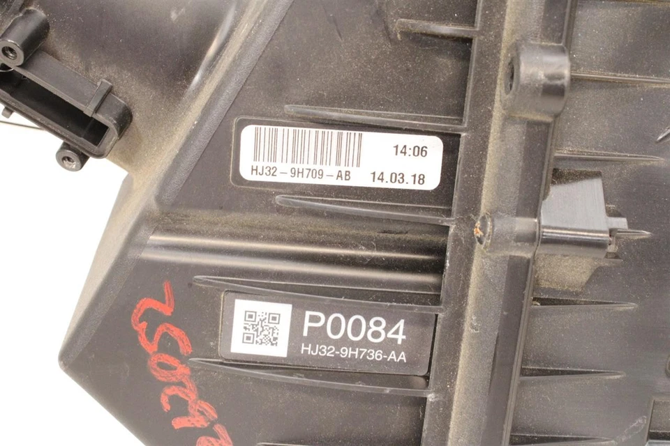 Used Air Cleaner Assembly fits: 2018 Land rover Evoque  Grade A - Image 2 of 4