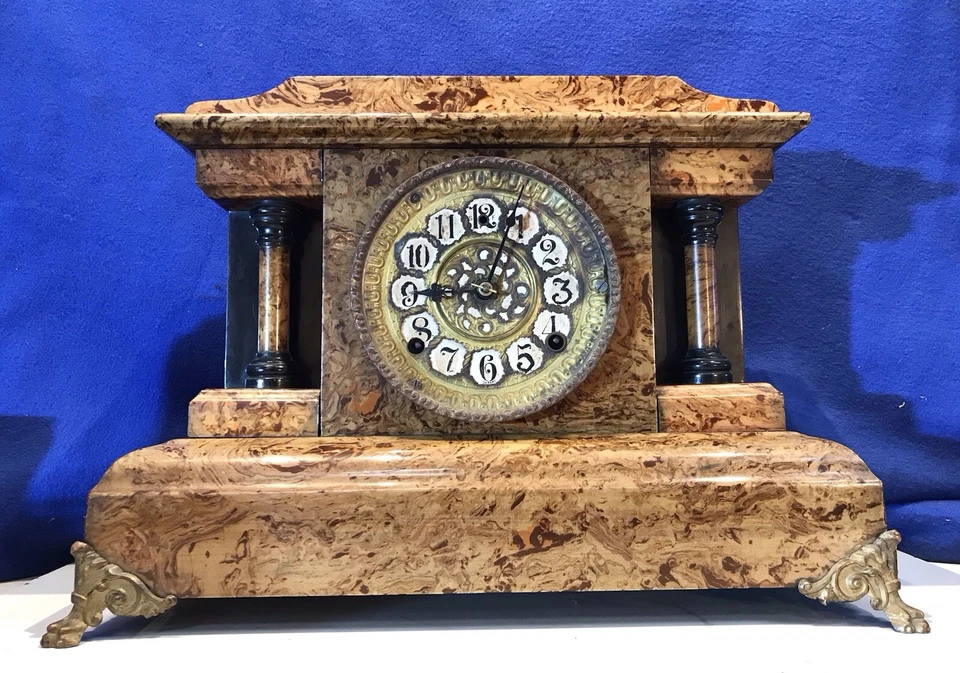 VINTAGE ANTIQUE  USA GILBERT KEY WOUND STRIKES  CLOCK,OAK CASE - Image 2 of 4