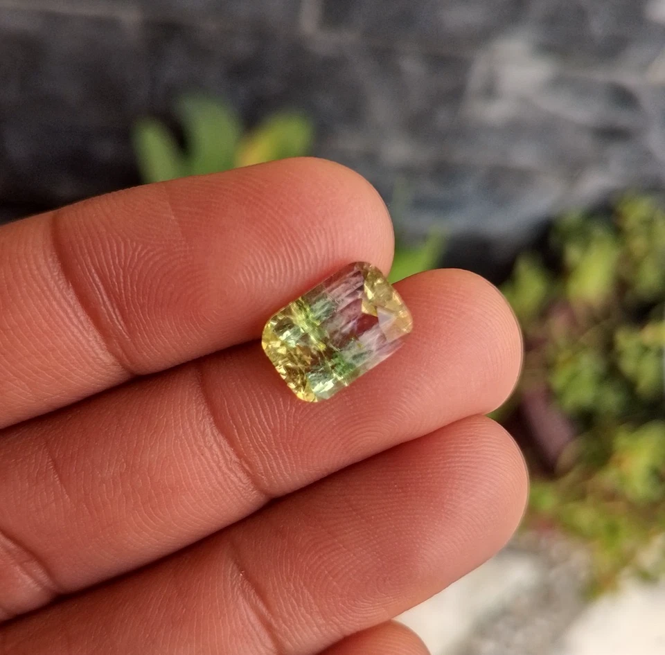 Natural Bi-Color Tourmaline 4.45 Carats Loose Gemstone from Afghanistan - Image 3 of 4