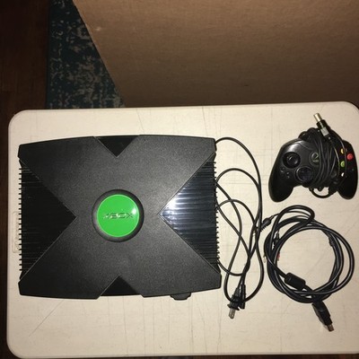 Microsoft Xbox Original Console Bundle w/ 2 Controllers/ Carrying Bag & Games