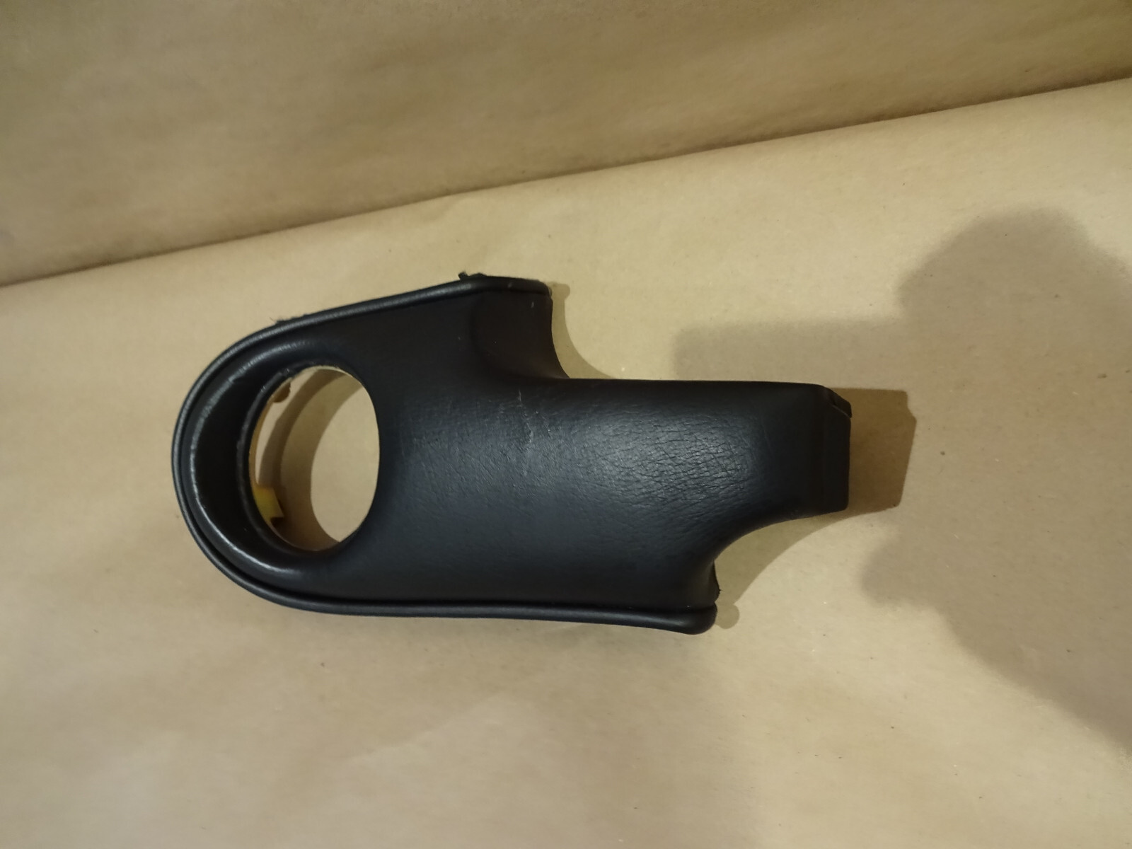 Maserati 4200 - LH Lateral Body In The Dash Black - P/N  981103505
