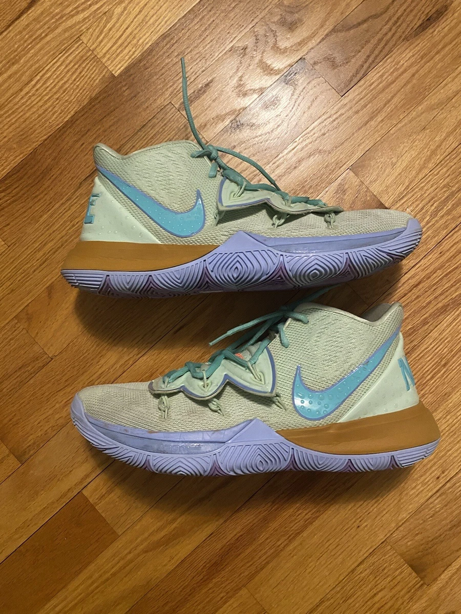 Preços baixos em Nike Kyrie 5 x SpongeBob SquarePants 2019