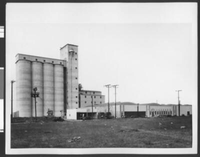 Exterior of unidentified factory 1925 California Old Photo