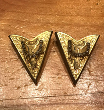 VINTAGE PAIR OF TWO RHINESTONE GOLDTONE COLLAR TIPS W/ HORSE SADDLE DESIGN