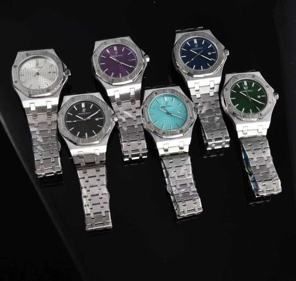 Relojes de diseñador morados Foto 2 de 4