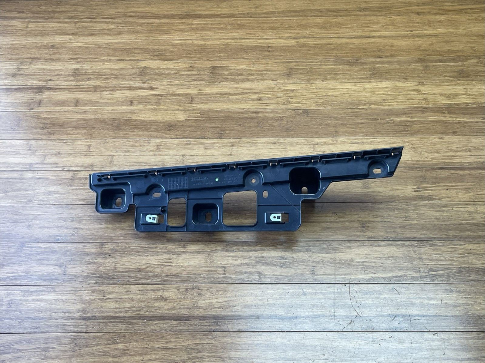 2014-2020 BMW i8 I12 Rear Left Rocker Panel Molding Mount Bracket 7351137 OEM