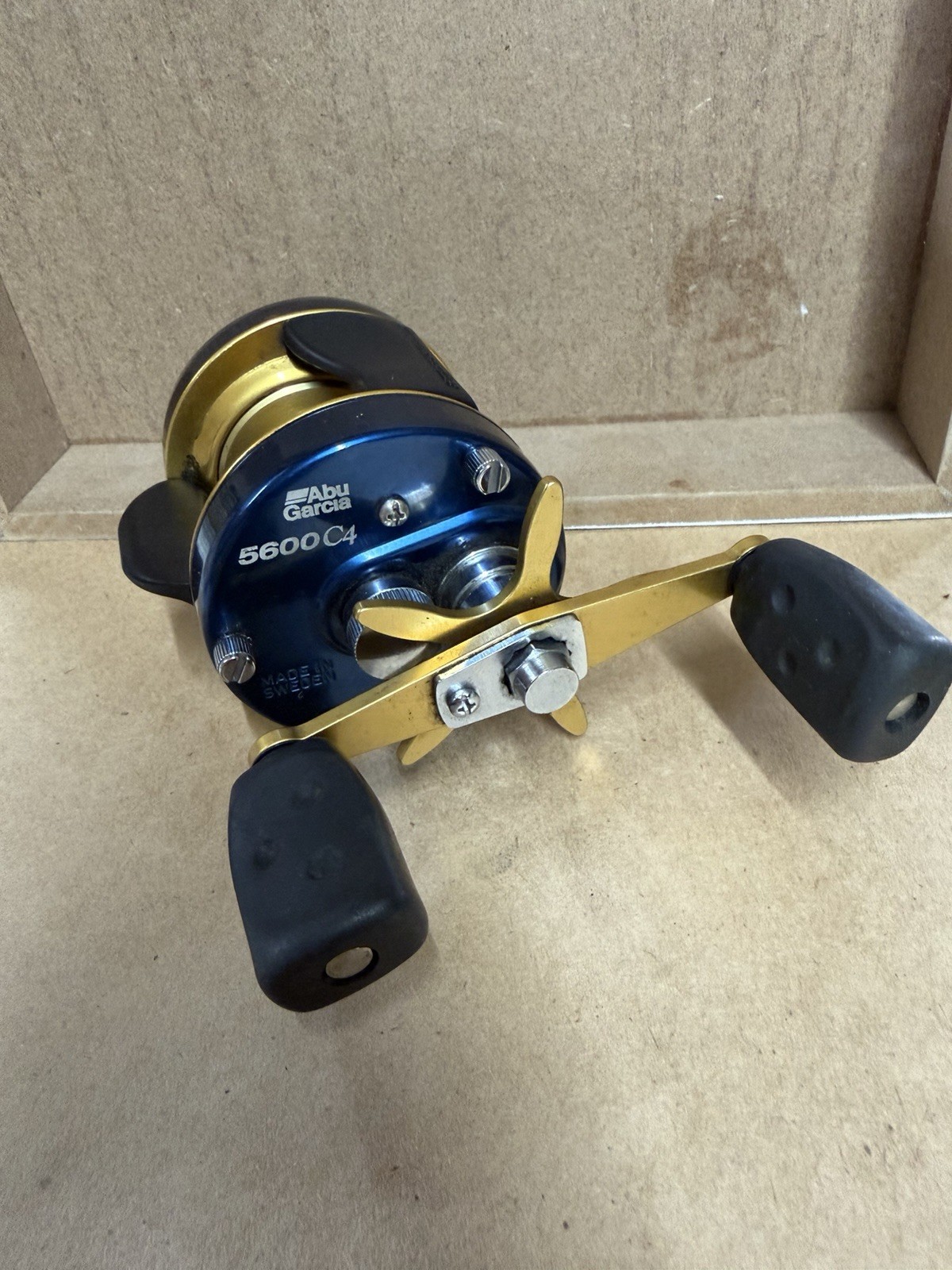 Abu Garcia Ambassadeur 5600C4 Baitcast Reel Blue Gold Black Metal
