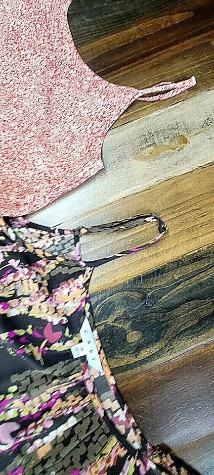 Paquete de 2 blusas CAbi con tirantes de espagueti talla M Foto 4 de 4