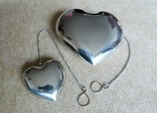 DEKO HERZEN EDELSTAHL NEU DEKOHERZEN METALL HERZ HÄNGER AUFHÄNGEN FENSTERDEKO GA