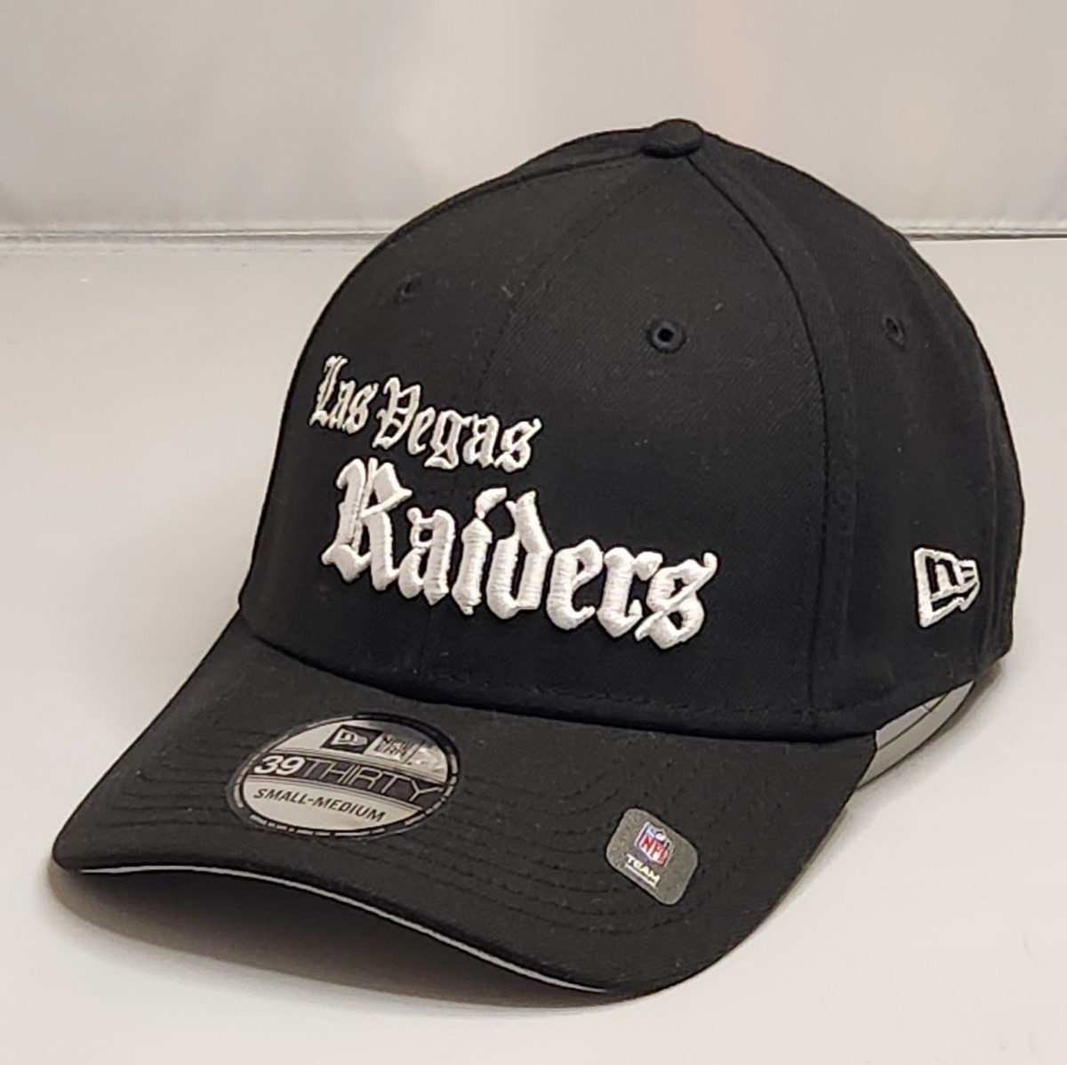 New Era Las Vegas Raiders 39Thirty Gothic Script Black S/M Flex