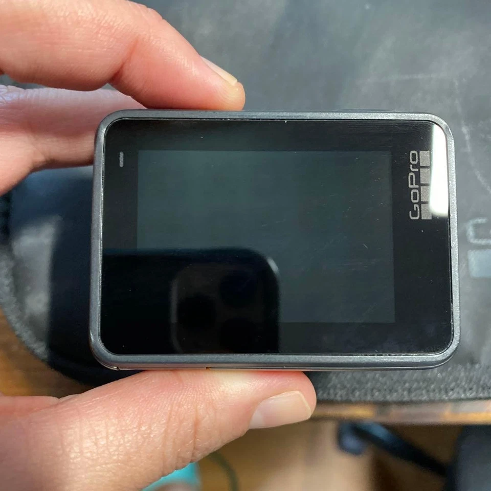 Cámara de Acción GoPro HERO7 con Accesorios y 3 Baterías Estado Probado Foto 4 de 4