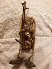 DDR Holzfigur , Holzm&auml;nnchen mit Fellbesatz als Flaschen&ouml;ffnerhalter , Unikat