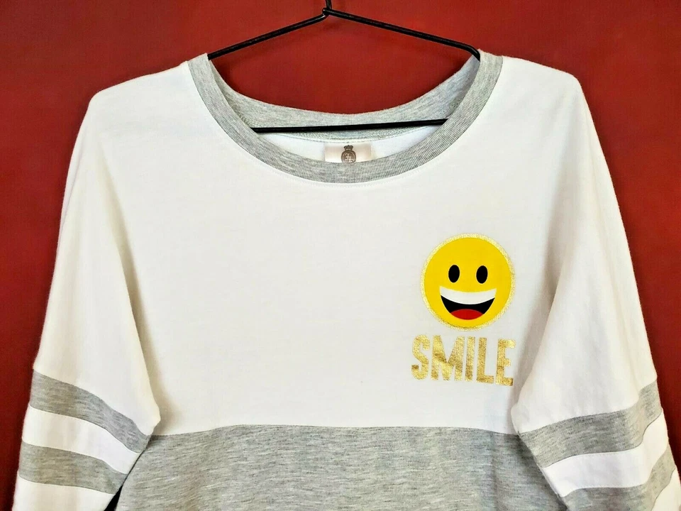 Women's Pullover Long Sleeve Tee-Shirt Gray & White Junior S Yellow Smile Emoji - Image 3 of 4
