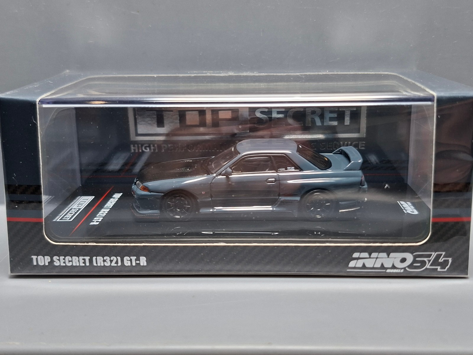Idée cadeau passionné JDM : la Nissan Skyline R32 GT-R Top Secret INNO64 gris furtif 1/64