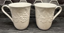 Pair of Wedgwood Bone China STRAWBERRY & VINE Mug 4” EXCELLENT England 1988