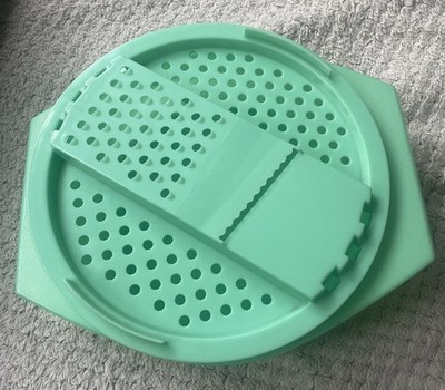 Vintage Tupperware Käsereibe Hobel mit Schüssel jadeitgrün 787-6 786-9
