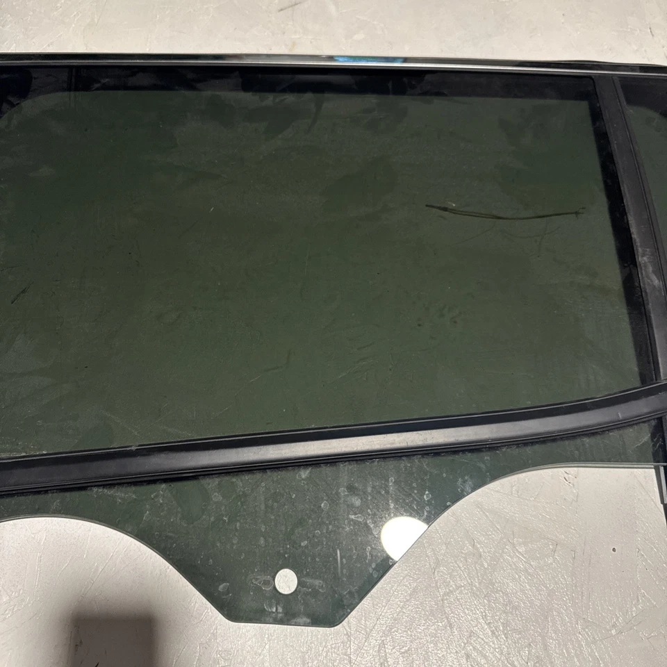 GMC TERRAIN SLT 2020 puerta trasera ventana vidrio lado izquierdo - tintado privacidad OEM Foto 3 de 4