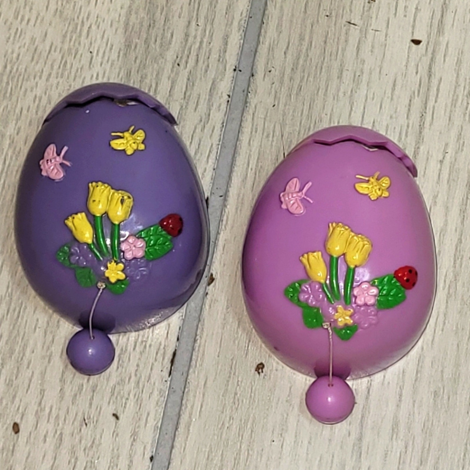 Vintage 1995 Easter Egg Pull String Chics Brooche… - image 1