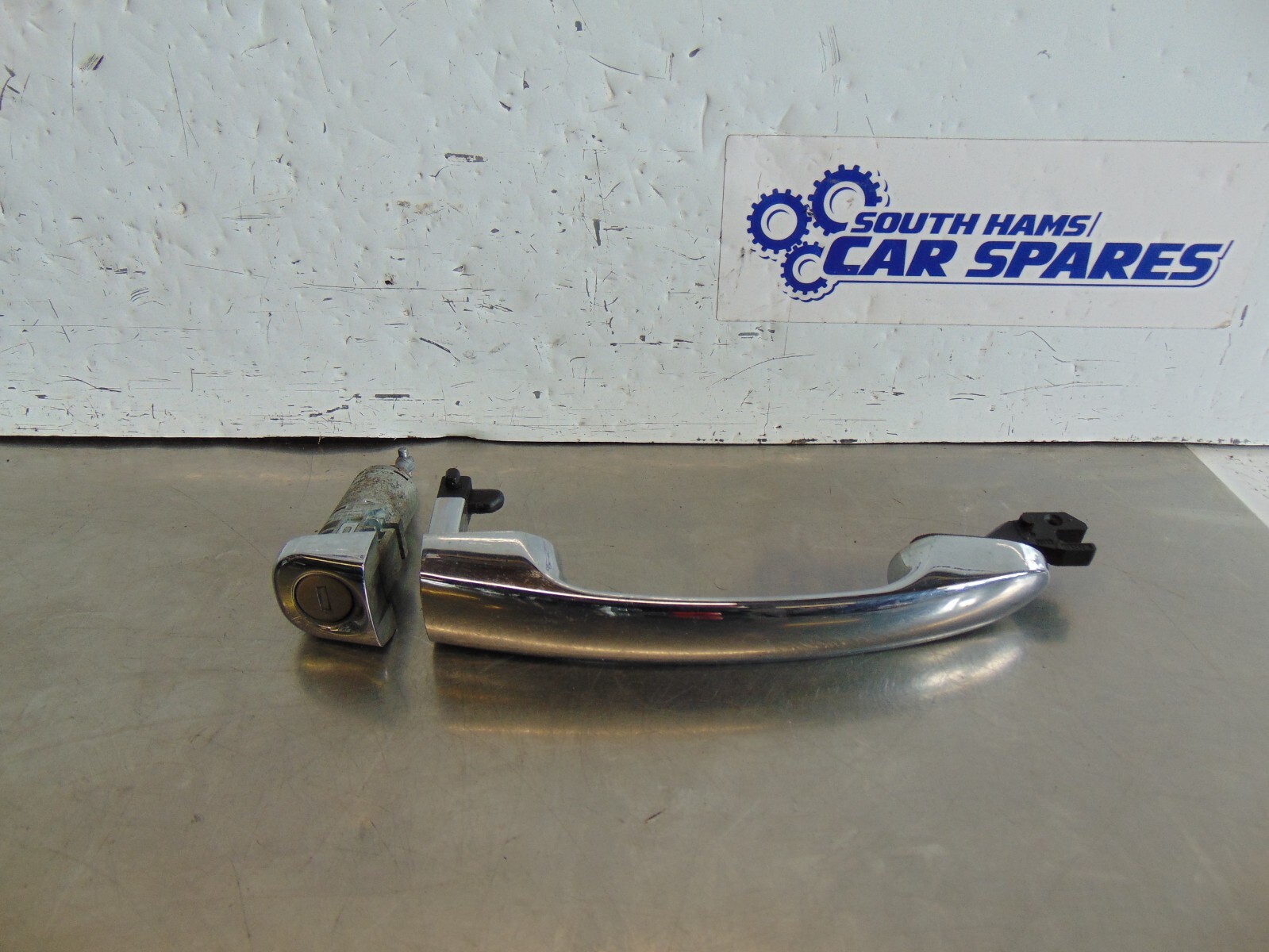 Manija de puerta Chrysler Delta 08-13 cromada tapa exterior delantera drivers derecha