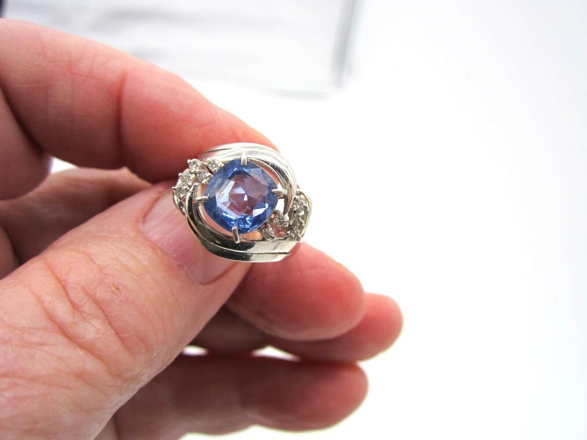 Estate Vintage Platinum 2.76 TCW Cornflower Blue Sapphire 