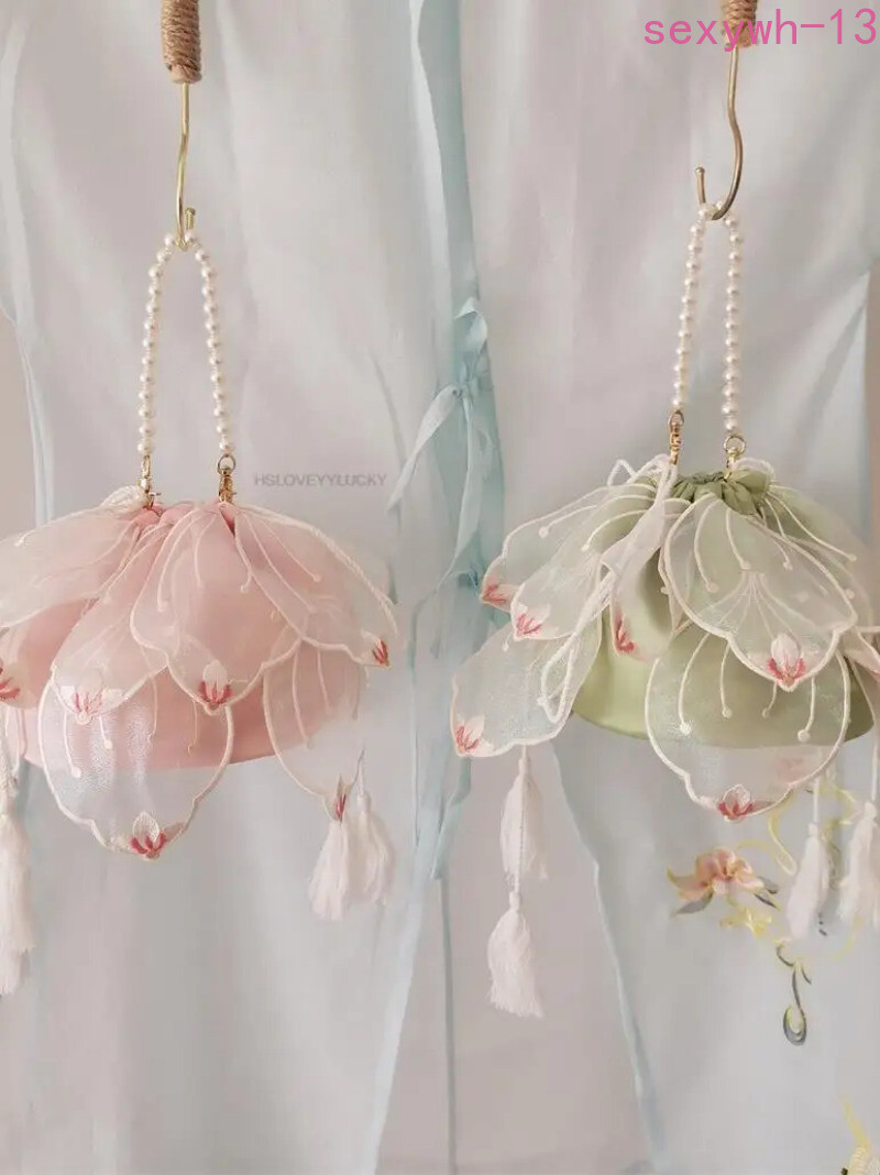 Chinese Style Vintage Traditional Hanfu Bag Lotus Gift Bag Bucket Pearl Bag