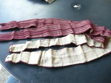 paire d'embrases de rideaux ancienne de couleur rouge bordeaux époque 1900