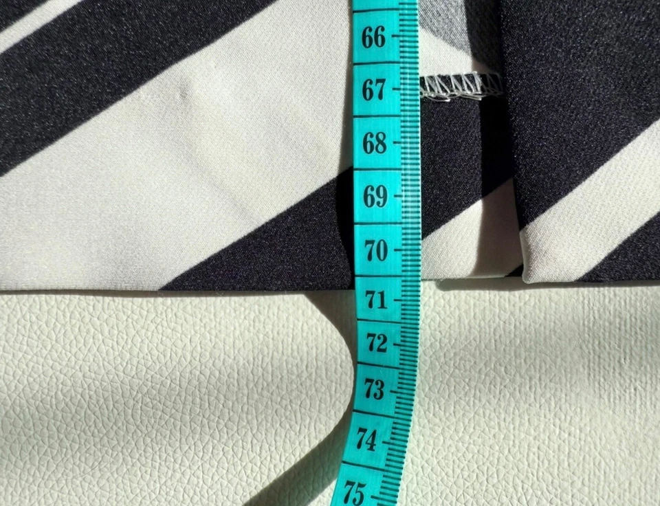 Zara Basic Stretch Pencil Midi Skirt Size XS Black/Ivory Chic Slim Fit Rear Vent - Image 4 of 4