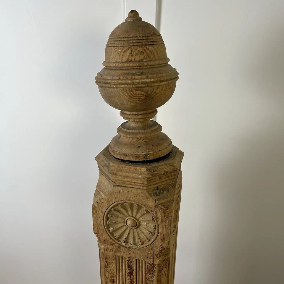 Poste Newel de roble macizo ornamentado 61" x 7" para restauración Foto 2 de 4