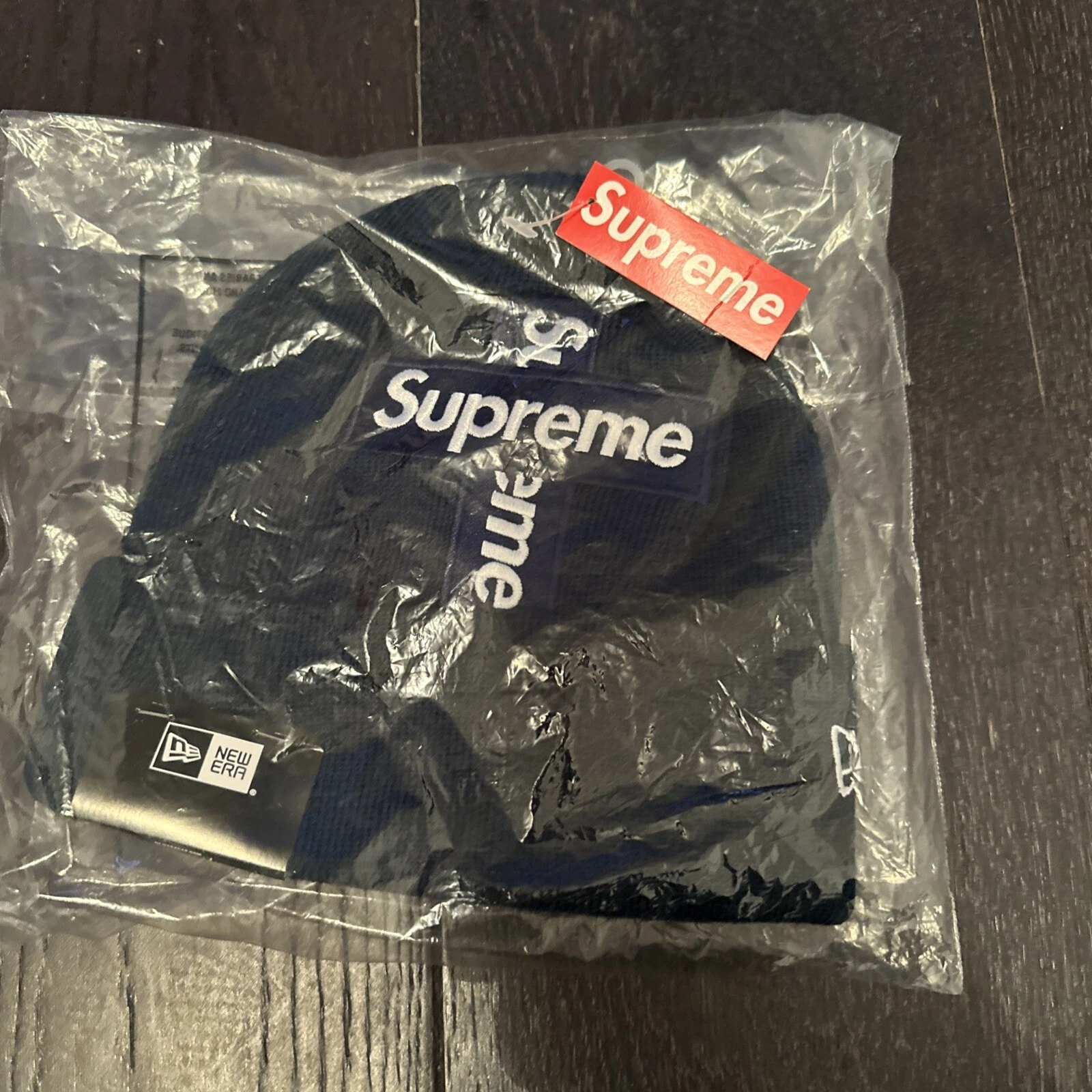 bonnet logo boîte croix suprême nouvelle ère marine os neuf avec étiquette noël