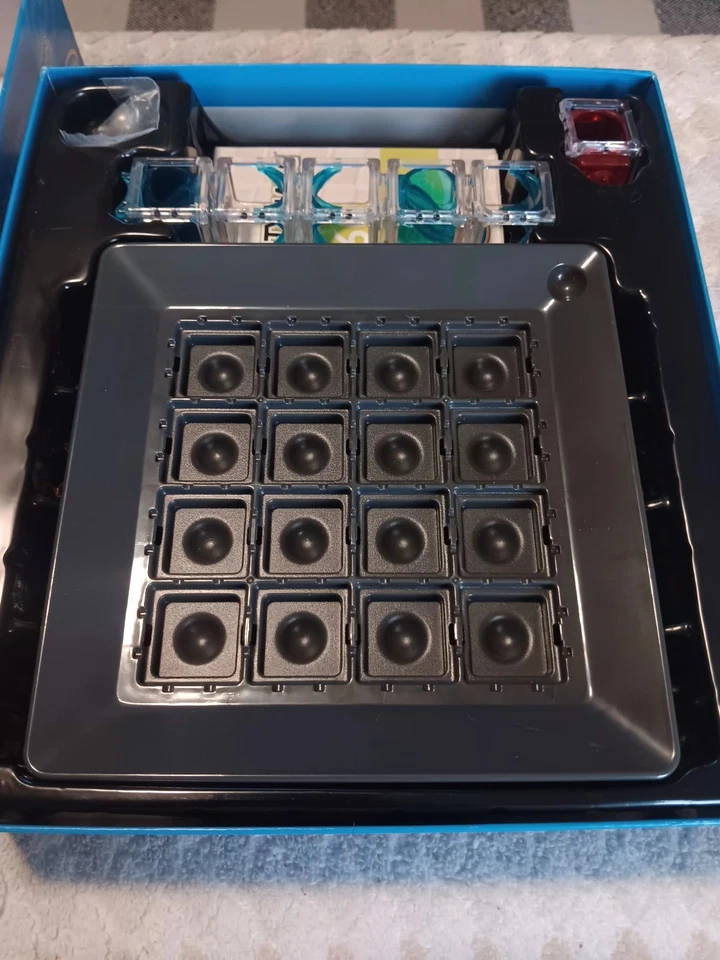 Gravity Maze Logic Game - Image 3 of 4