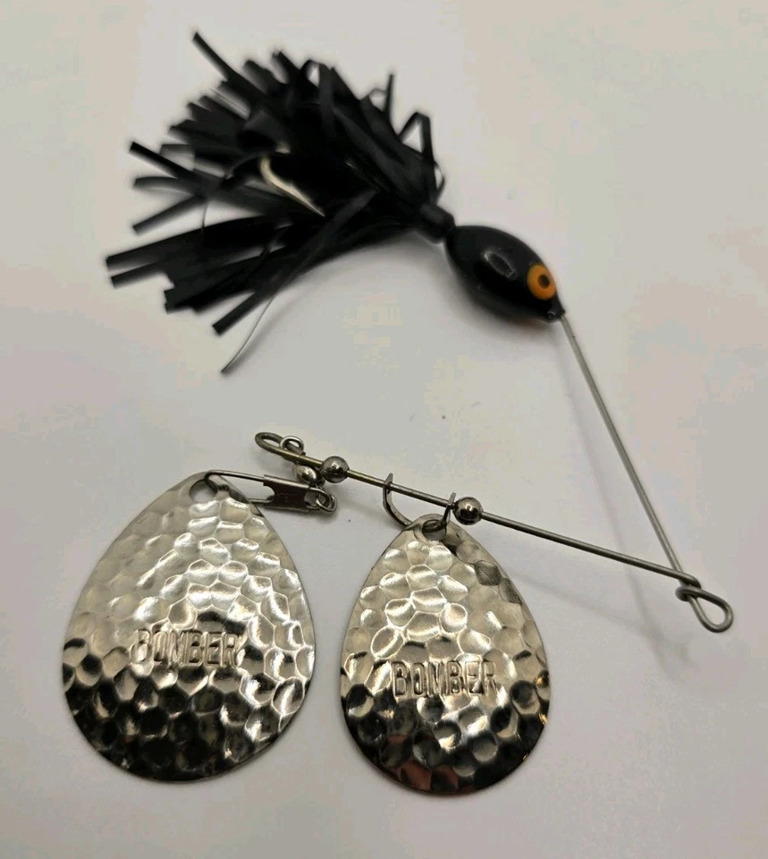Señuelo de pesca Bomber doble hoja plateado Spinnerbait negro usado ligero Foto 2 de 4