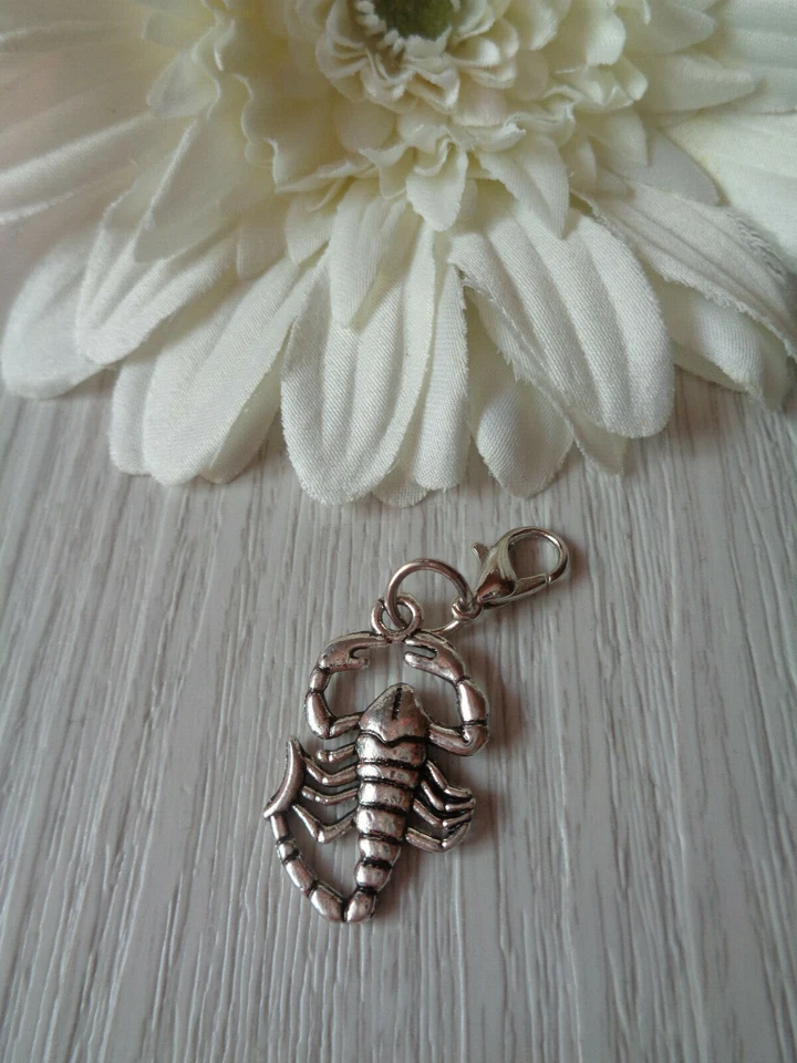 Taschen-oder Schlüsselanhänger "Skorpion" antik silber 