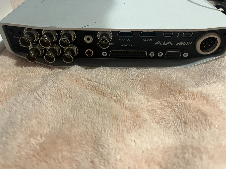 AJA IO-4K UltraHD HDMI y E/S SDI con Thunderbolt-2 + Adaptador Thunderbolt-3 Foto 3 de 4