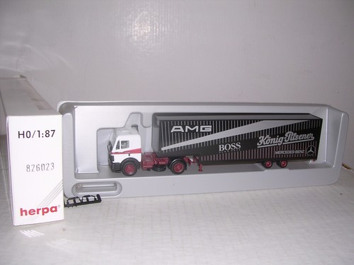 HERPA #826023 Mercedes Cab con AMG Boss Team Racing Trailor "Negro" H.O. 1/87 | Zustand: New