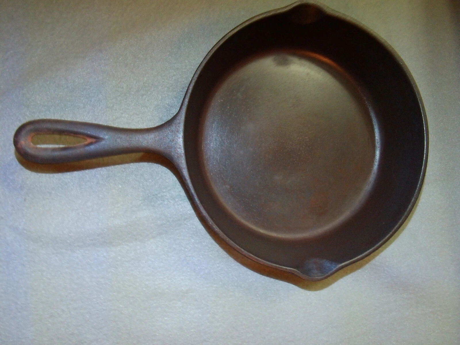 Vintage Cast Iron #5 frying pan with heat ring- unmarked