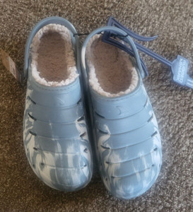 brand new pair of rugged shark water shoes size 11