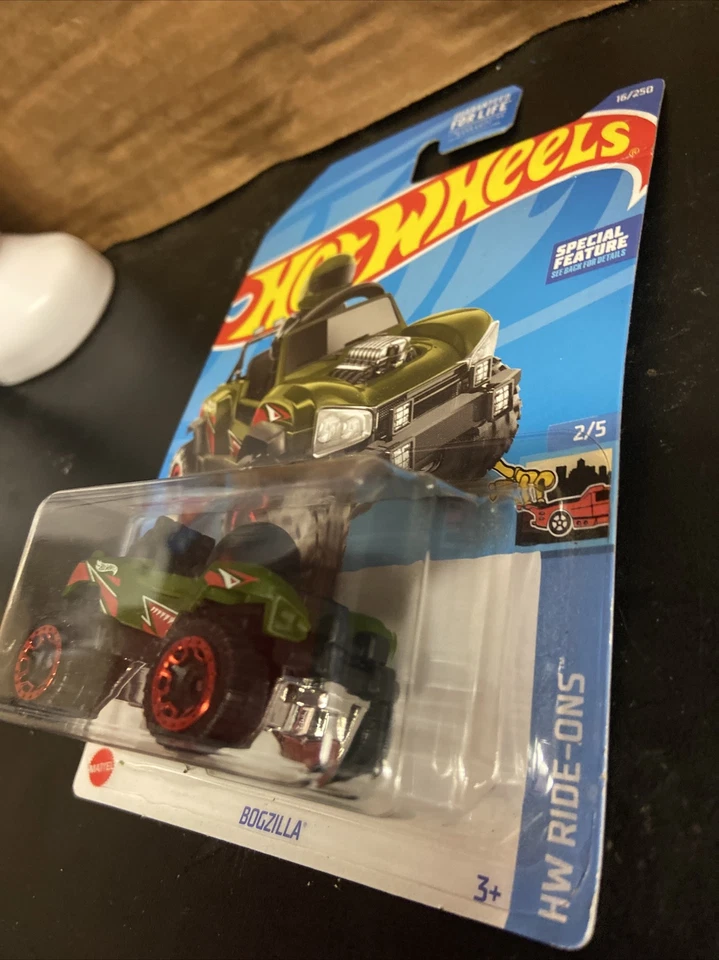 Hot Wheels Ride-ons Army Green and Red Bogzilla Jeep 2/5 16/250 Brand New Sealed - Image 3 of 4