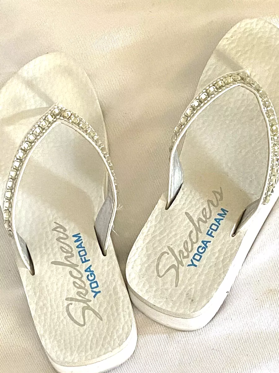 SKECHERS YOGA FOAM CUSHIONY White FLIP FLOPS Size 6 ~WHITE RHINESTONE BLING~