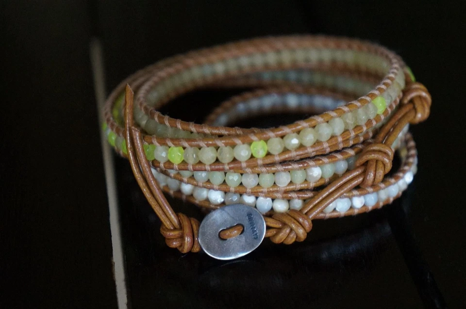 NUEVO Brazalete Chan Luu MOP Amarillo Mezcla de Piedras Semipreciosas Cuero Natural 5 Envolturas Foto 3 de 3