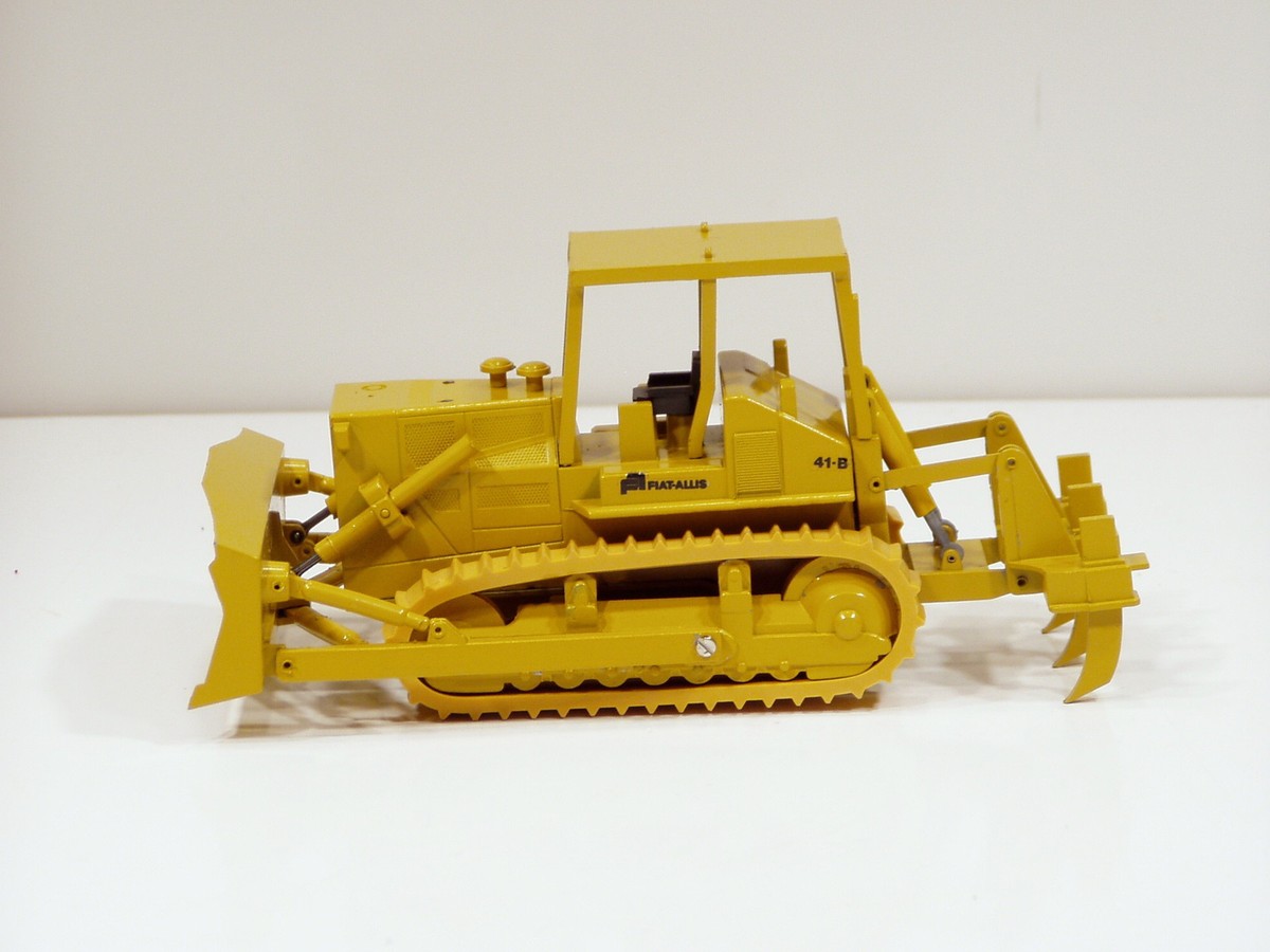 Fiat allis 200 Bulldozer en vente sur Truck1 Suisse, ID: 9580391