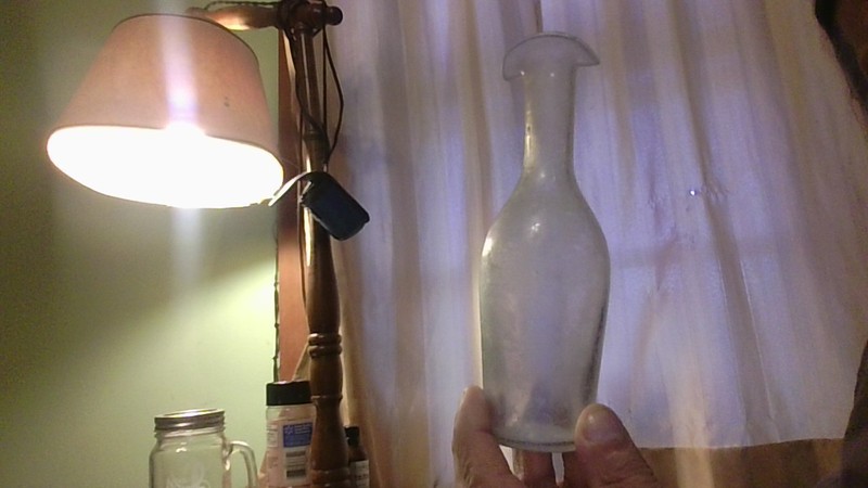 OIL OR VINEGAR CRUIT~7"TALL~W/POURING SPOUTS~CLEAR~TINY CHIP ON SPOUT SEE PHOTO)