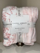 1-NWT LAURA ASHLEY REVERSIBLEPINK DELPHINE FLORAL DESIGNFULL/QUEEN BLANKET